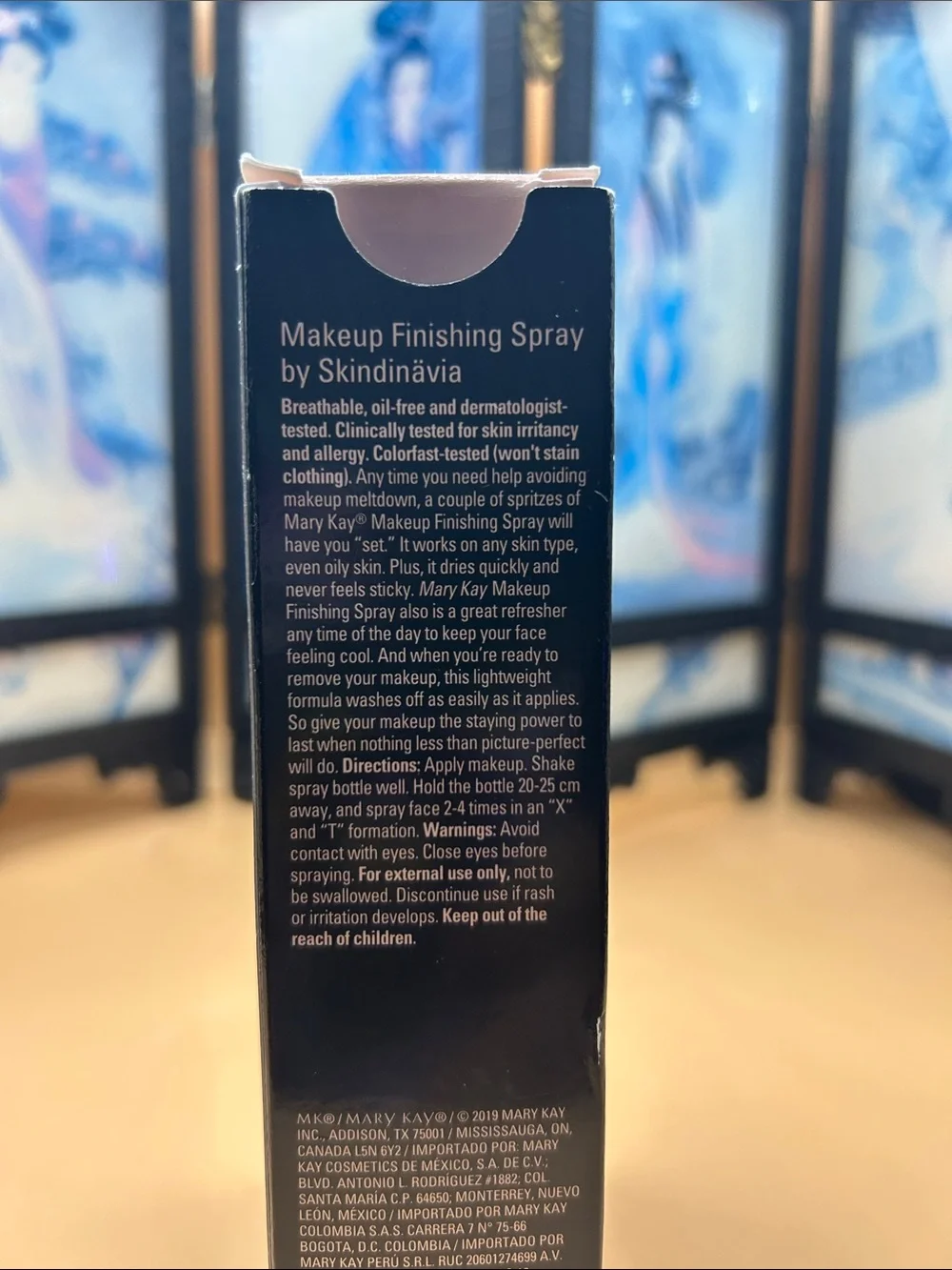 Mary Kay Makeup Finishing Spray – Black & White Box